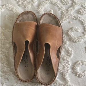 Naot women slide-on sandals, tan, size 39